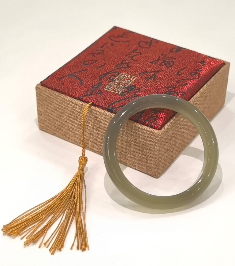 Elegant Bracelet and Calligraphy Silk Box Set