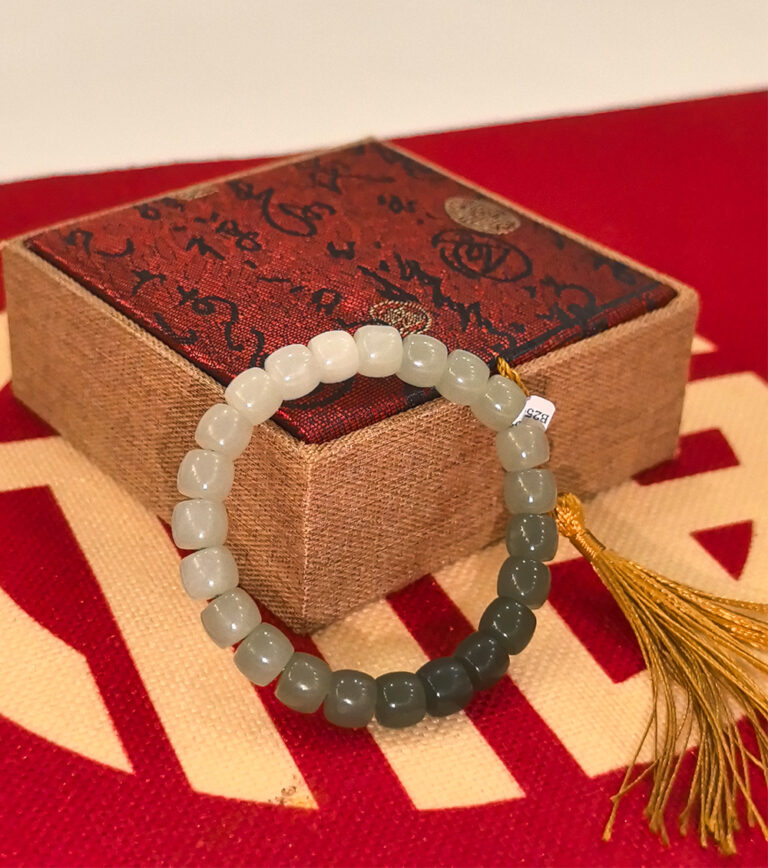 Gradient Jade Bracelet and Calligraphy-Style Gift Box Set
