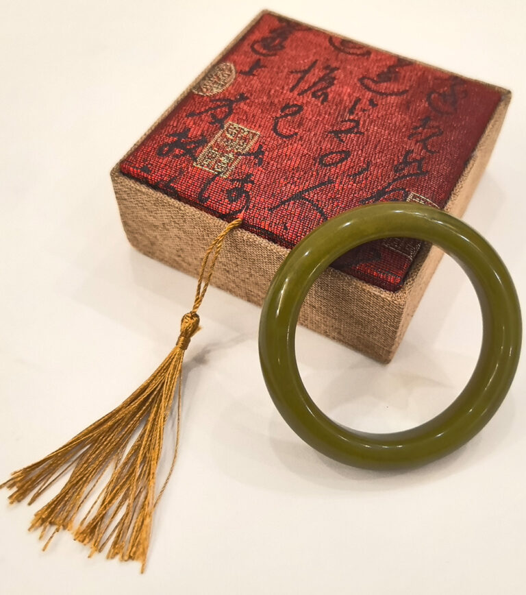 Green Bracelet with Gold Tassel Decorative Box Set