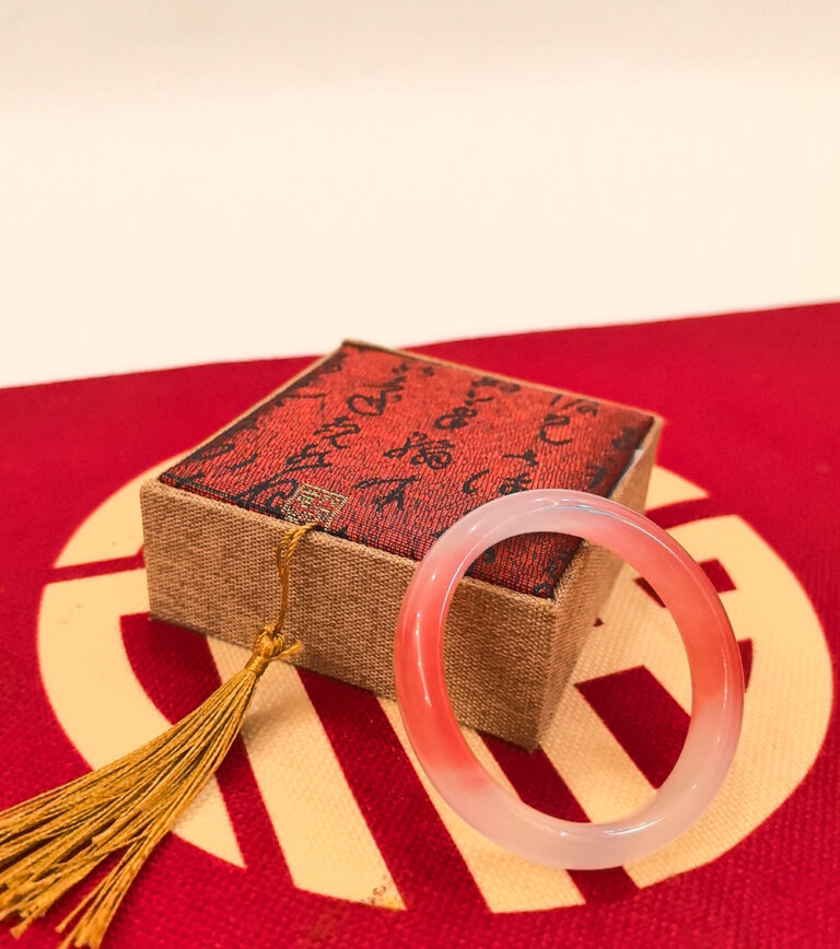 Pink Gradient Bracelet with Beige Decorative Box Set